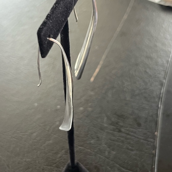 Etched Sterling Silver dangle earrings - Picture 4 of 8